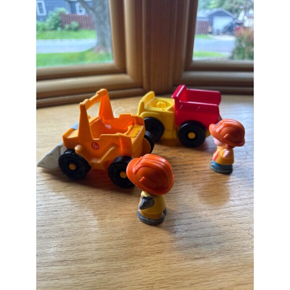 Fisher-Price Little People Construction Vehicle Set With 2 Figures Loader Dump T - Picture 5 of 6